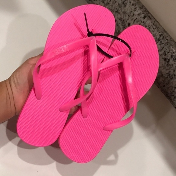 💖 PINK Victoria’s Secret Slipper - Picture 1 of 4